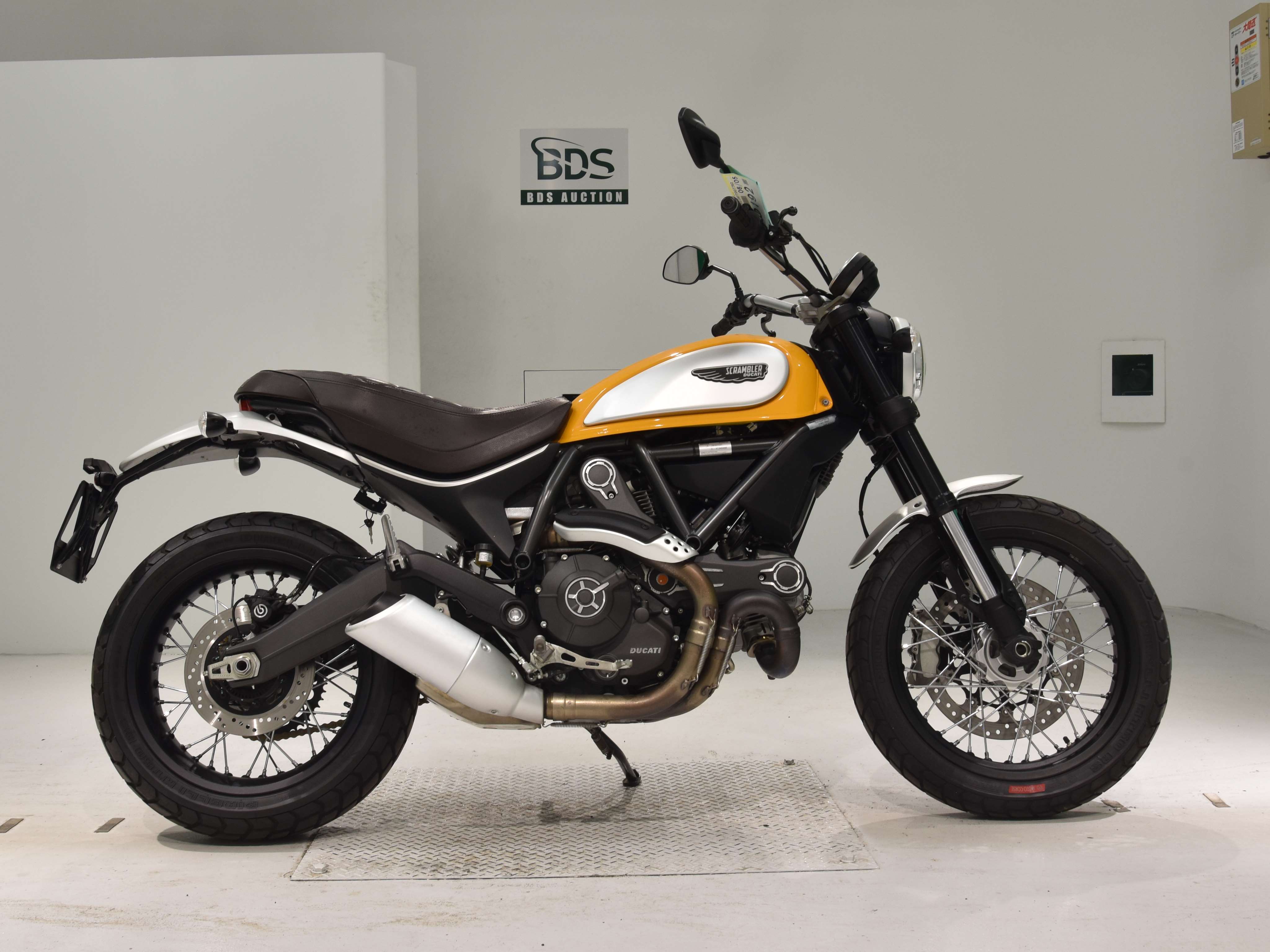 DUCATI SCRAMBLER CLASSIC 2016 0192